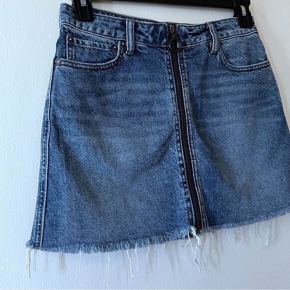 Free People We The Free Zip It Up Raw Hem Skirt Size 26 - Picture 4 of 6
